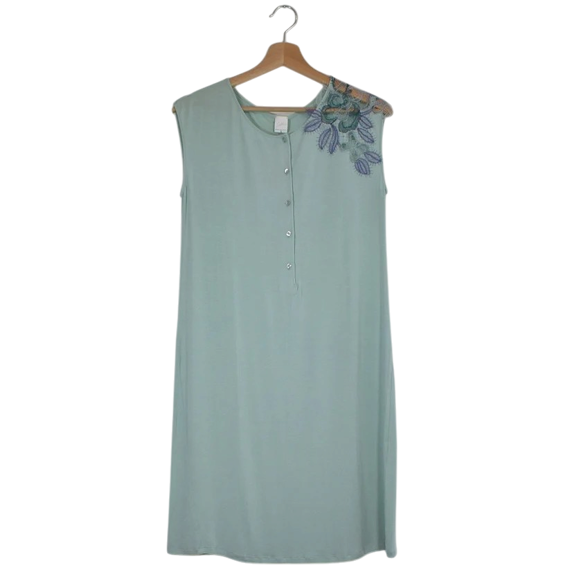 Camicia da notte Catilina Tatà by Pepita verde chiaro con ricamo floreale sulla spalla