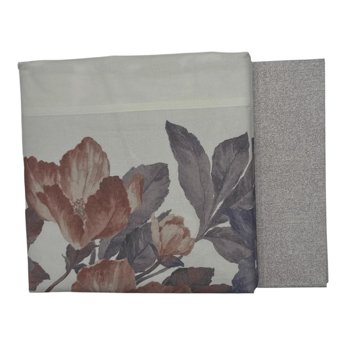 Completo lenzuola matrimoniale Divine Gabel in flanella di cotone con dettaglio della fantasia floreale e lenzuolo coordinato mauve