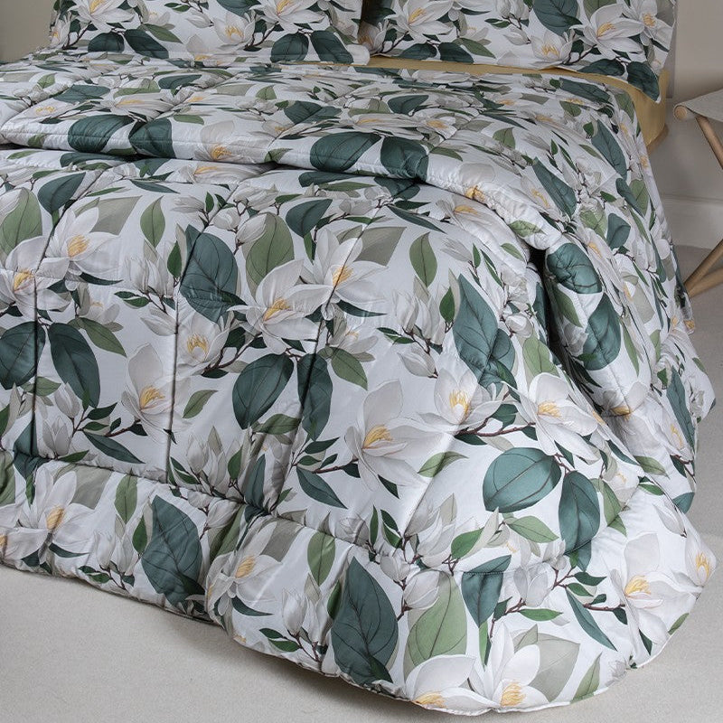 Trapunta matrimoniale Nanni Neìth 270x270 cm in raso satin 300TC con stampa digitale di grandi fiori e foglie decorative