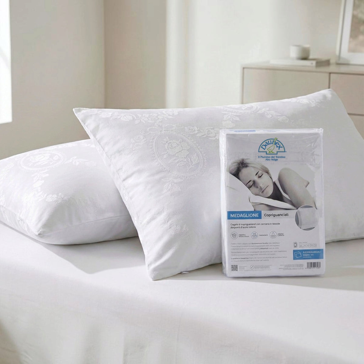 Copriguanciali Medaglione Daunex in cotone bianco con confezione originale del prodotto