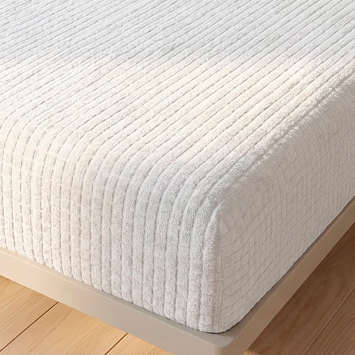 Coprimaterasso Daunex Protekta con tessuto elasticizzato e trama geometrica