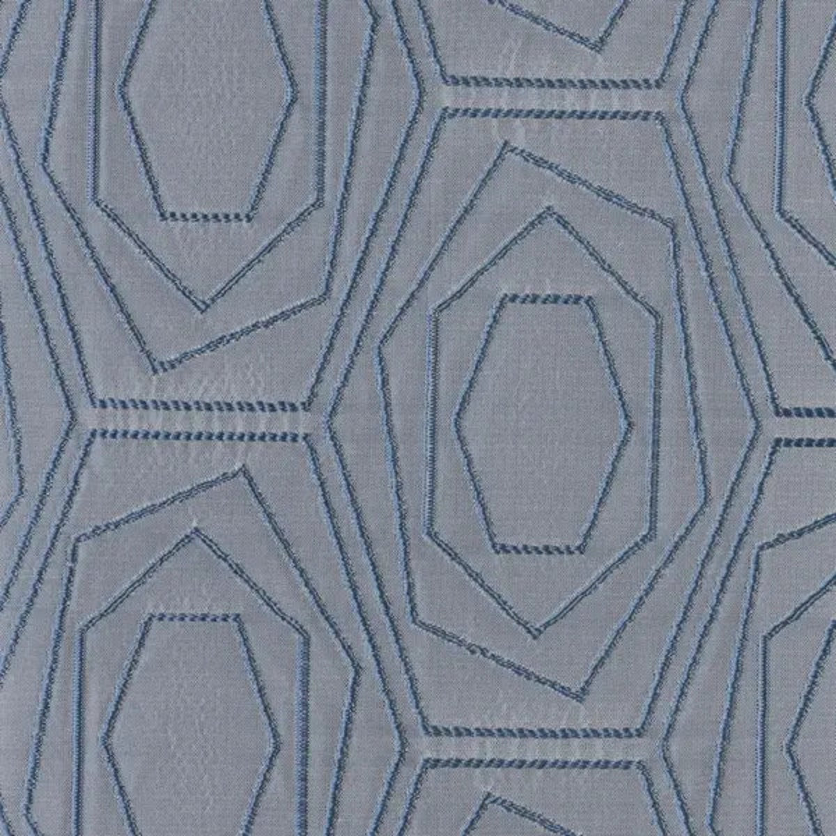 Dettaglio del tessuto jacquard con motivo geometrico azzurro della trapunta matrimoniale Alexa Vallesusa